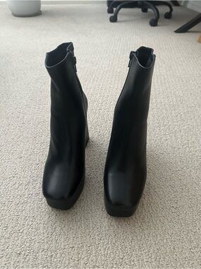 Aldo Black Platform Ankle Boots - Sleek Women's Fashion Boot
